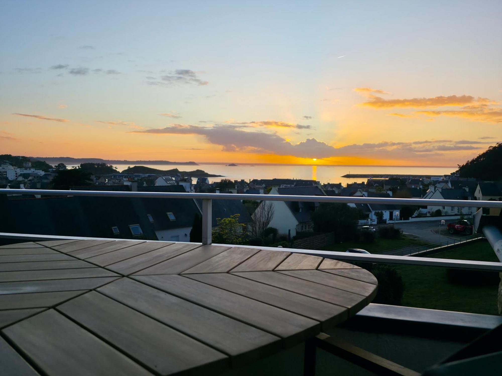 Appartement Bretagne Vue Mer Exceptionnelle Sur Les Hauts D'Erquy Au Calme ! Et Au Pied Du Gr34 Exterior photo